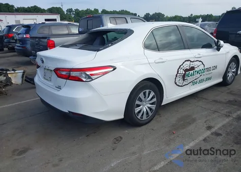 2020 Toyota Camry Le Hybrid z USA, uszkodzony, nr VIN 4T1C31AK2LU016915